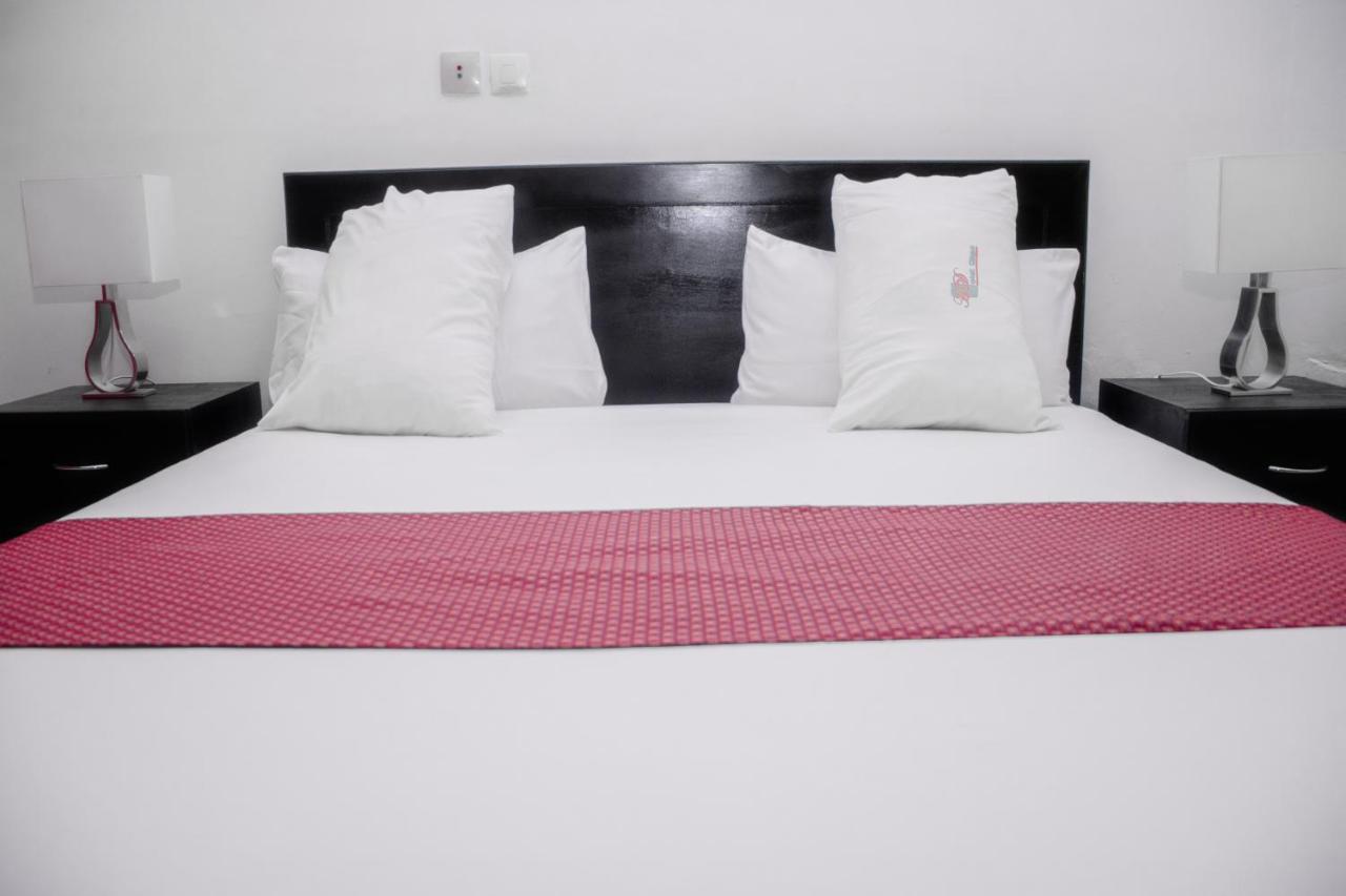 Hotel Djigui Abidjan Bagian luar foto