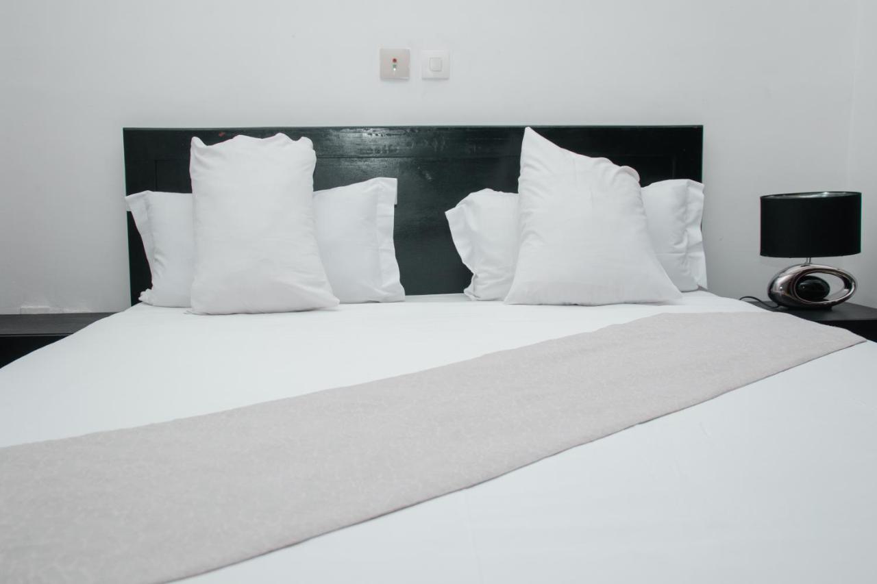 Hotel Djigui Abidjan Bagian luar foto
