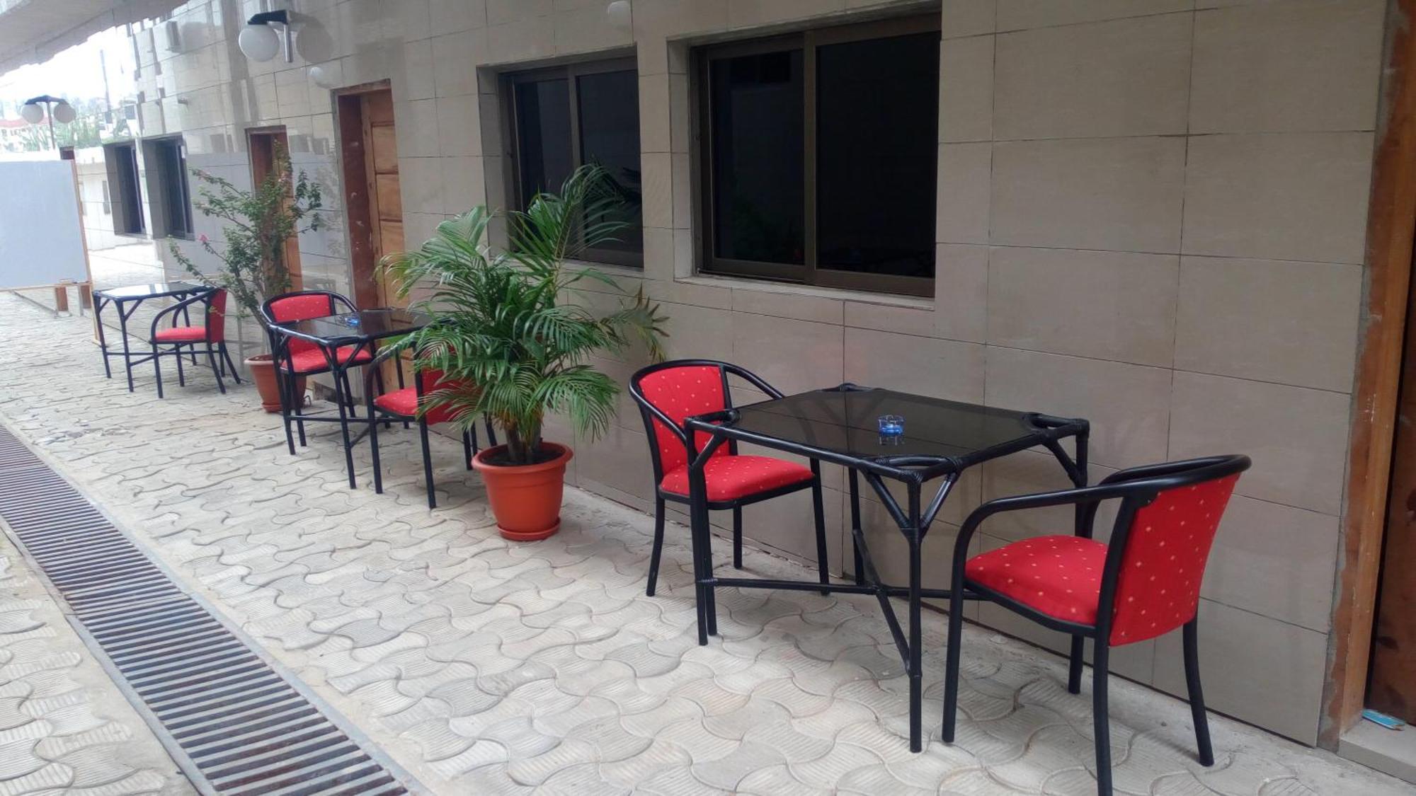 Hotel Djigui Abidjan Bagian luar foto
